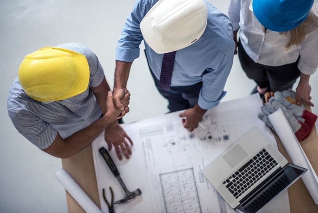 A group of men shaking hands
AI-generated content may be incorrect.